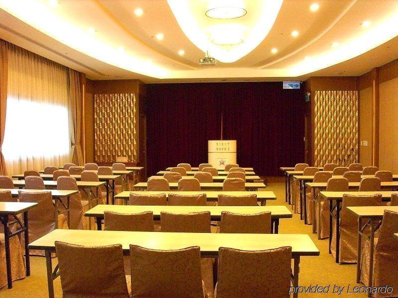 فندق فيرست تايبيه المظهر الخارجي الصورة